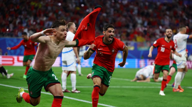 Bồ Đào Nha ngược dòng thắng CH Czech kịch tính ở phút 90+2