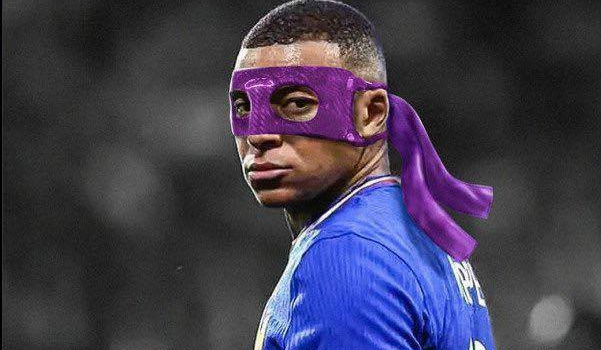 Không được mang hình cờ Pháp, mặt nạ nào cho Mbappe?