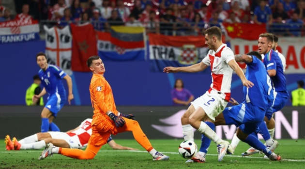 Bàn thắng phút 90+8, Italia ngoạn mục giật vé đi tiếp từ Croatia