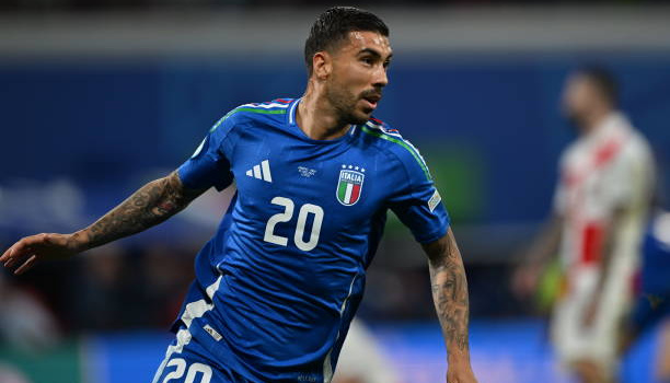 Chấm điểm Italia: Hàng thủ chơi ấn tượng; Người hùng Zaccagni