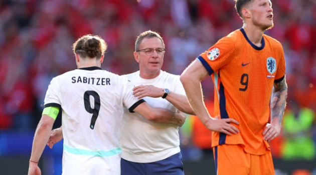 Rangnick cao tay, Hà Lan phơi áo trong trận cầu 5 bàn