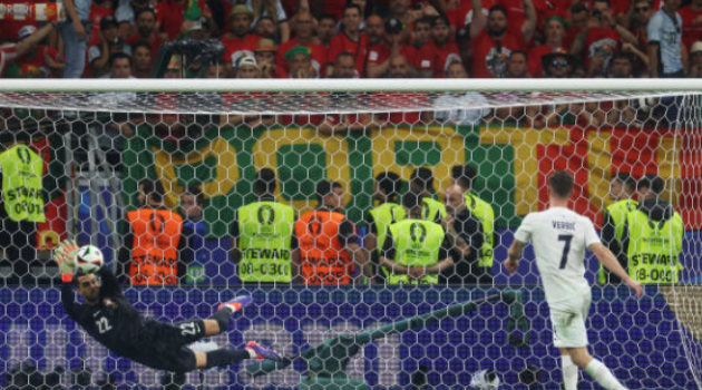 Costa 'hộ giá' Ronaldo, Bồ Đào Nha tử chiến Pháp ở tứ kết