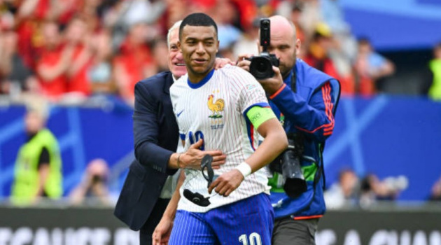 Bị chê nhàm chán, Deschamps đáp trả