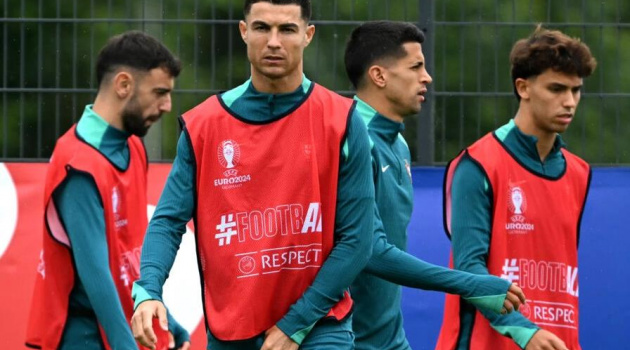 Đây không phải là trận đấu của Mbappe và Ronaldo