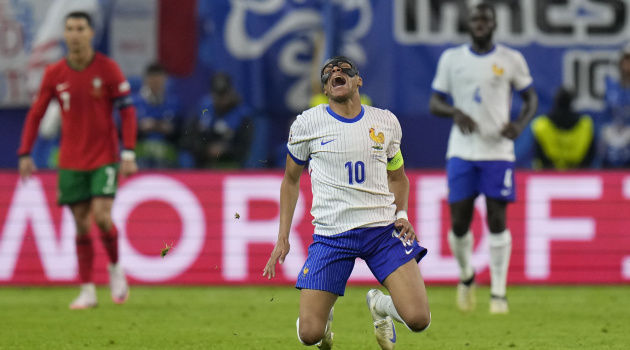 Kylian Mbappe toang mạnh