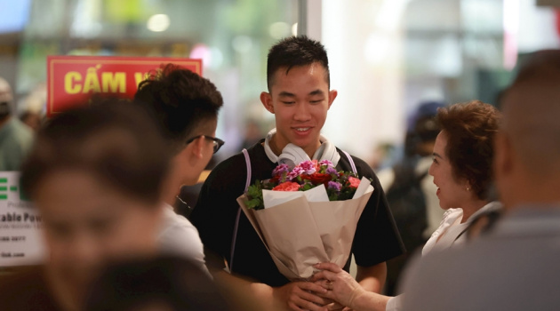 Cầu thủ Việt Kiều đặt chân đến Hà Nội, hội quân với U19 Việt Nam