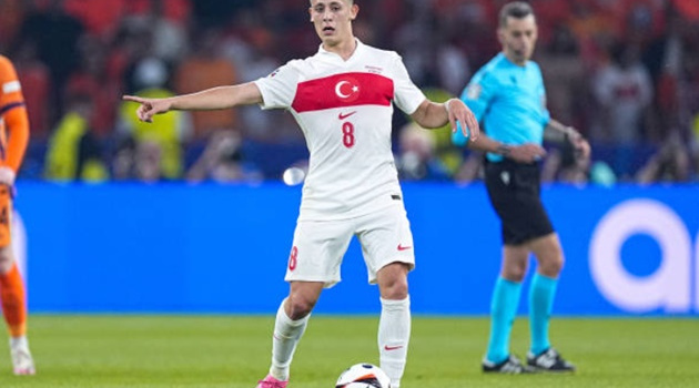 Arda Guler trừng phạt 'báo thủ' Denzel Dumfries