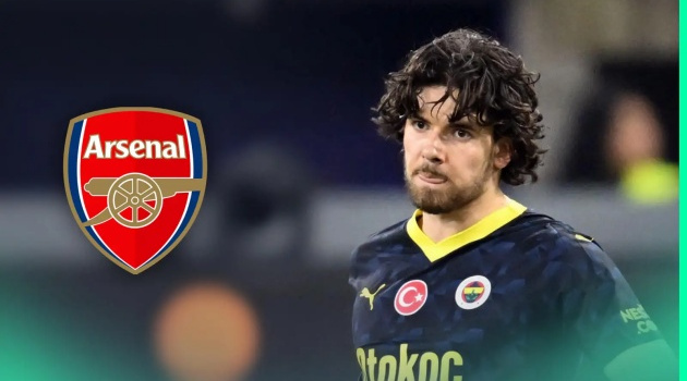 Tranh cãi tột độ, Saka để bóng chạm tay trước khi trọng tài thổi phạt đền