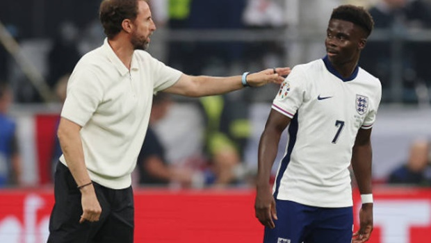 Sự đen đủi của Bukayo Saka