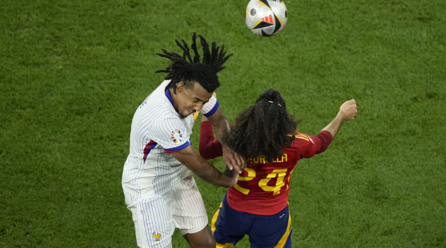 Lời hứa của Cucurella nếu TBN vô địch