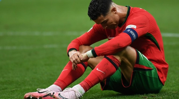 EURO 2024 là lời cảnh tỉnh dành cho Ronaldo