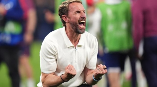 Neville phá vỡ im lặng việc Southgate rời ĐT Anh