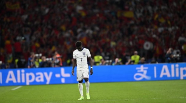 Saka phá vỡ im lặng sau EURO
