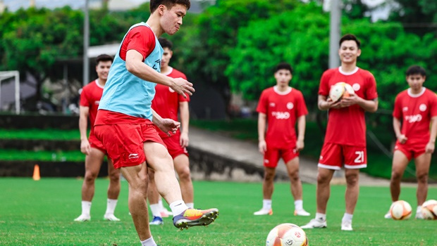 Hoàng Đức vượt mặt Quang Hải, nhận 'lót tay' kỷ lục bóng đá Việt Nam