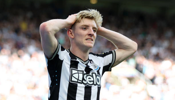 5 thương vụ kỷ lục mà Liverpool không thể hoàn thành