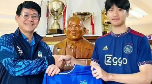 Vừa chiêu mộ cựu sao AS Roma, HAGL lại đón thêm tân binh