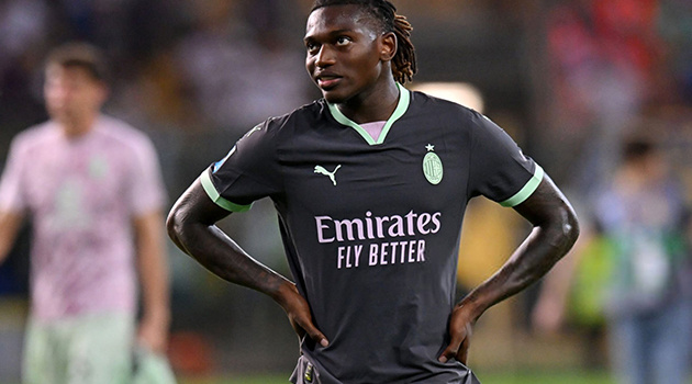 Milan hãy sớm bán Rafael Leao!