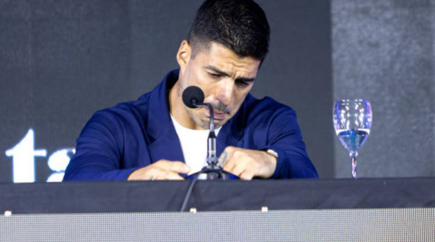 CHÍNH THỨC! Suarez từ giã sự nghiệp quốc tế