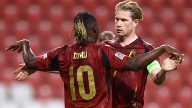 Quỷ đỏ bay trên đôi cánh của bộ đôi Man City