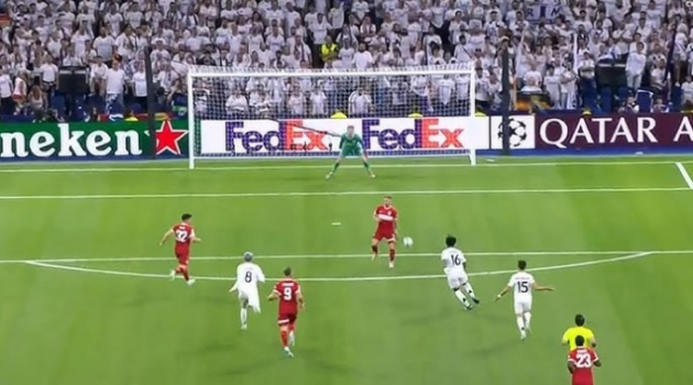 Endrick xử lý điên rồ, khiến Mbappe & Vinicius chưng hửng