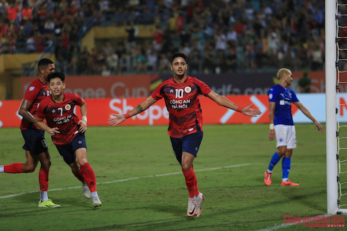 Lập hat-trick siêu hạng, người hùng CAHN thừa nhận gặp khó 1 điều