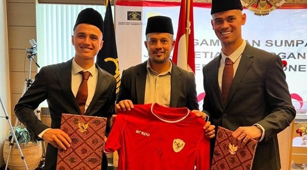 Indonesia nhập tịch tràn lan, mất 24 ngày cho 2 cầu thủ, đắt gấp đôi Bahrain, bị phản đối