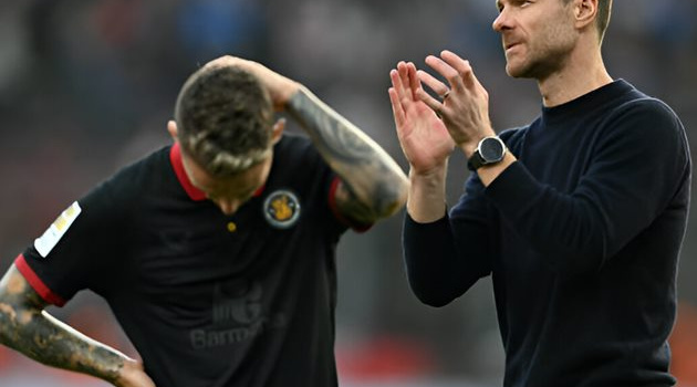 Leverkusen 2-2 Holstein Kiel: Thăng hoa 8 phút; Ngày kỷ niệm buồn của Alonso
