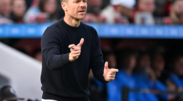 Leverkusen mất 3 điểm cay đắng, Alonso thừa nhận không thông minh