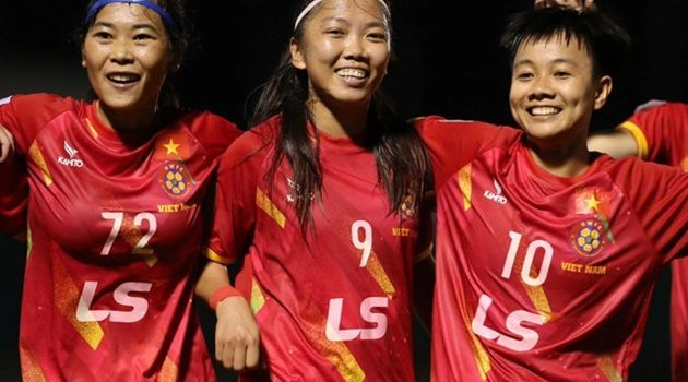 Lập cú đúp, Huỳnh Như nói lời cảm động