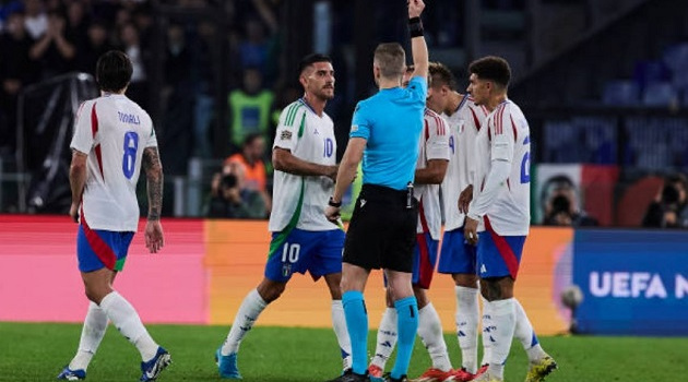 Lý do trọng tài nâng thẻ đối với Pellegrini?