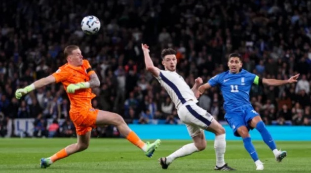 Roy Keane: Cậu ấy đang làm cái quái gì vậy?