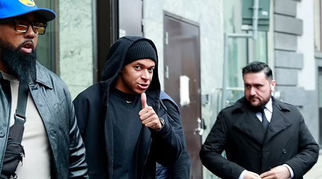 Nước đi 'tự hủy' của Mbappe