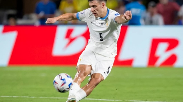 Manuel Ugarte phá vỡ im lặng khi chơi trái sở trường