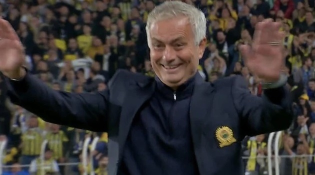 Onana 'tay nhanh hơn não', Mourinho choáng váng