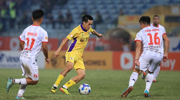 Hà Nội 2-2 Hải Phòng: Rượt đuổi kịch tính; Văn Quyết đi vào lịch sử