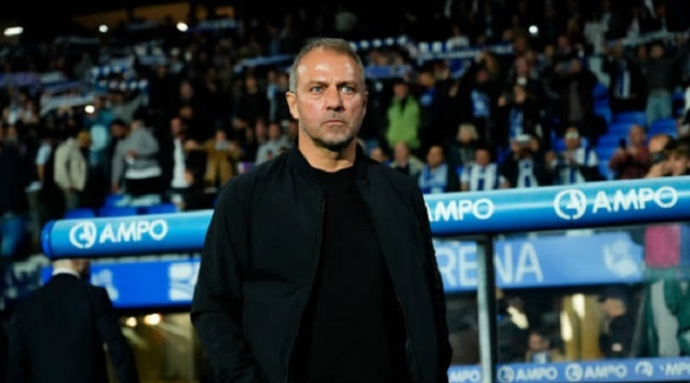 Khi Hansi Flick không 'đặt cửa' Frenkie de Jong