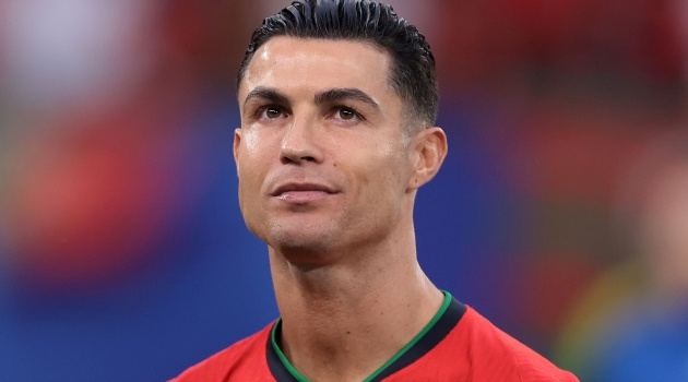 Ronaldo bị tố 'đạo đức giả' vì chỉ trích cầu thủ trẻ BĐN 