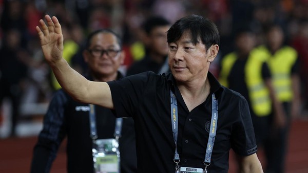 HLV Shin Tae-yong và chủ tịch LĐBĐ Indonesia phản ứng sau trận thắng Saudi Arabia