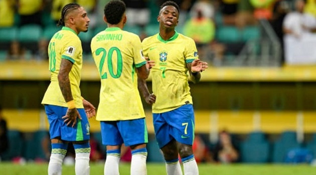 Vinicius lu mờ trước Raphinha và Valverde, kém cỏi hơn cả Estevao