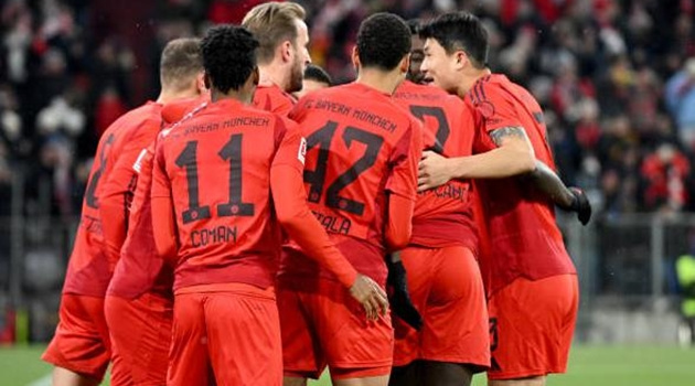 Bayern Munich 3-0 Augsburg: Harry Kane nổ hattrick, Bayern thắng trận thứ 5 liên tiếp tại Bundesliga