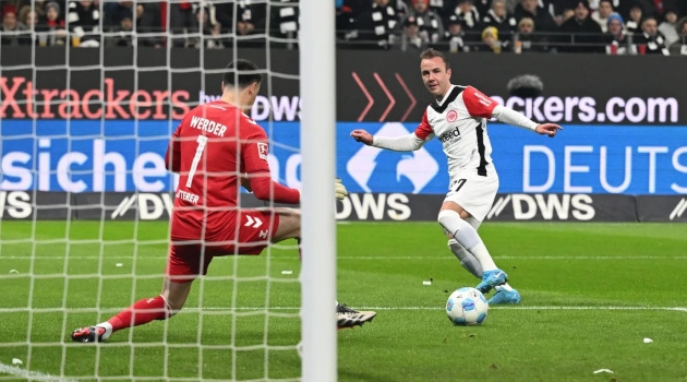 Frankfurt xếp thứ 2 Bundesliga: Món quà ý nghĩa từ Gotze 