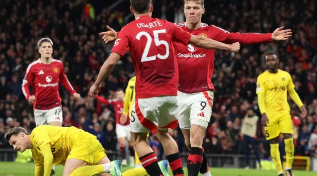 Hojlund lập cú đúp cứu rỗi Man United