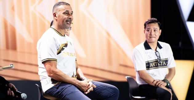 ĐT Việt Nam nhận lời chúc từ huyền thoại Ruud Gullit