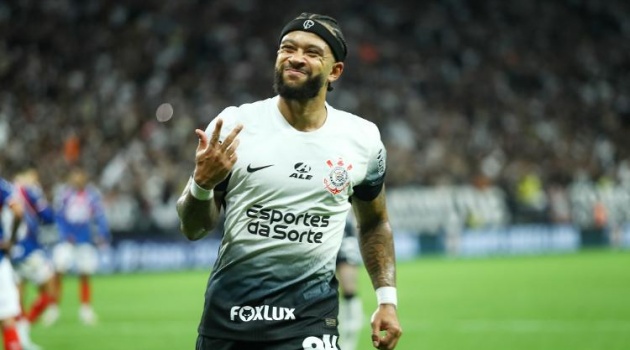 Depay lập cú đúp, Corinthians thắng 8 trận liên tiếp tại giải hàng đầu Brazil