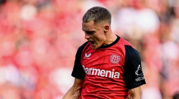 Leverkusen thắng nghẹt thở, tiếp tục bám đuổi Bayern