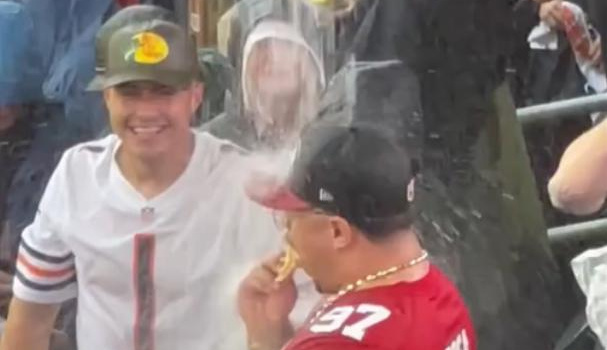 2 lần bóng dội xà ngang, Malaysia bị loại đáng tiếc trước Singapore