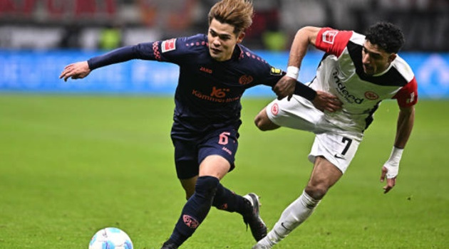 10 người của Mainz thắng kinh ngạc Eintracht Frankfurt tại Bundesliga