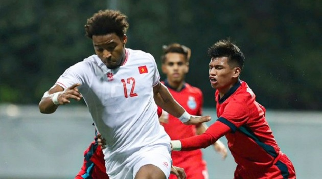 Báo Hàn hết lời ca ngợi tuyển Việt Nam khi vượt khó trên sân cỏ nhân tạo