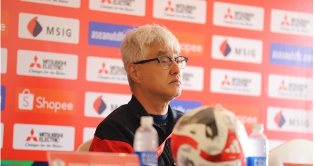 HLV Singapore: 'ĐT Việt Nam có bao nhiêu phần trăm làm tôi bất ngờ?'