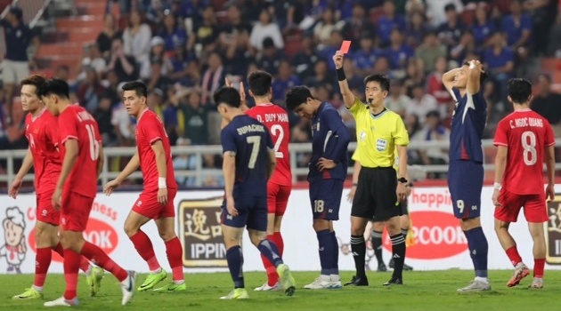 Thua Việt Nam chưa đủ, Thái Lan nhận thêm tin xấu từ FIFA